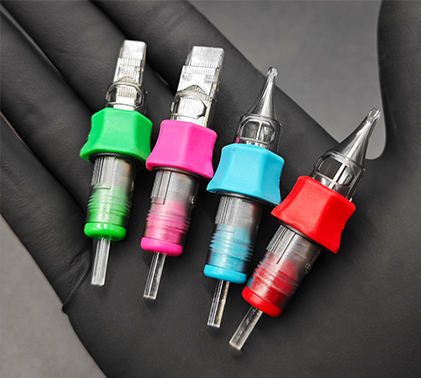 Presentation of cartridges with ergonomic grip